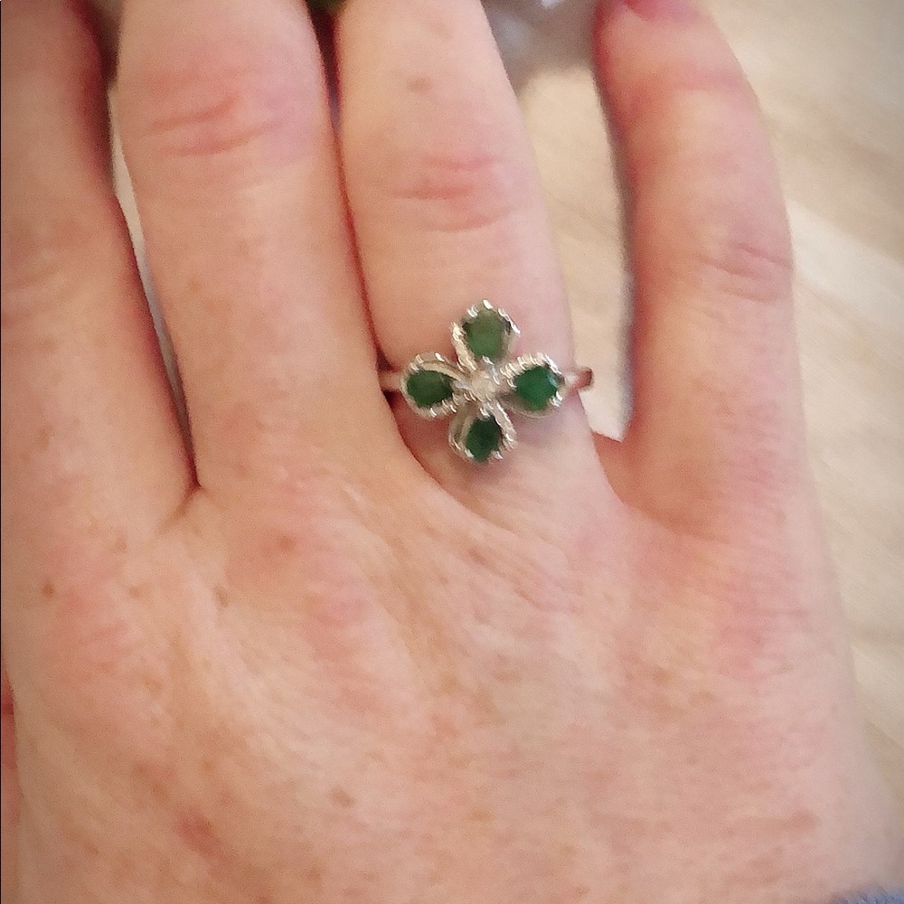 Natural Emerald Four Leaf Clover Ring - Picture 5 of 5